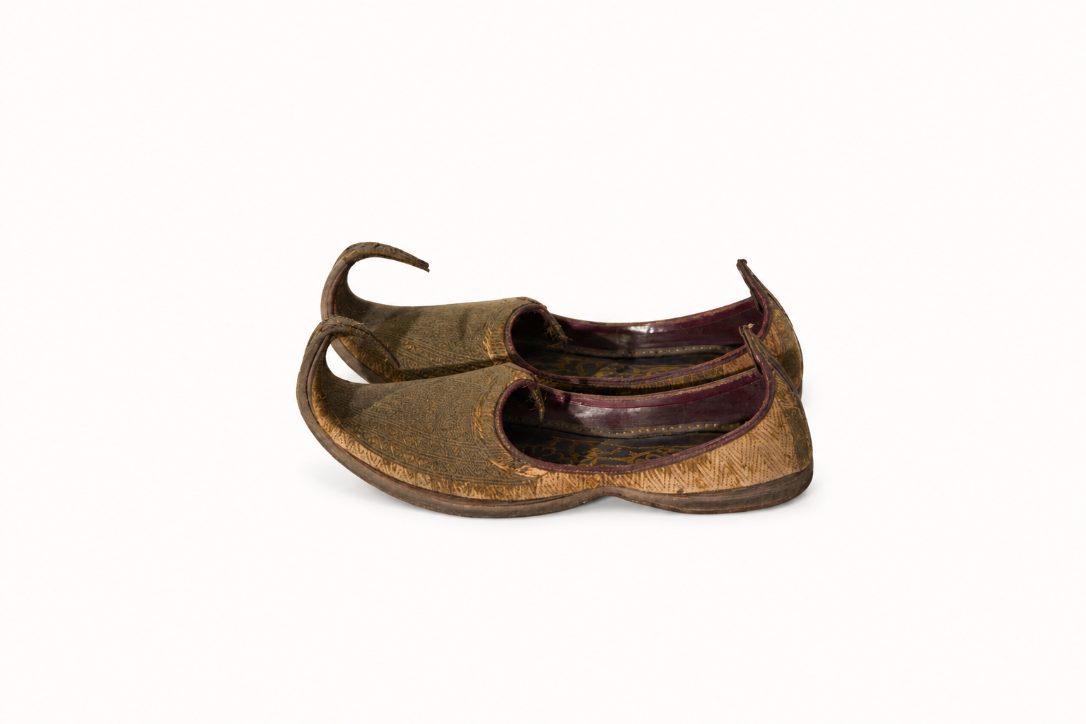 Royal Mughal Curved Mojari Footwear Display