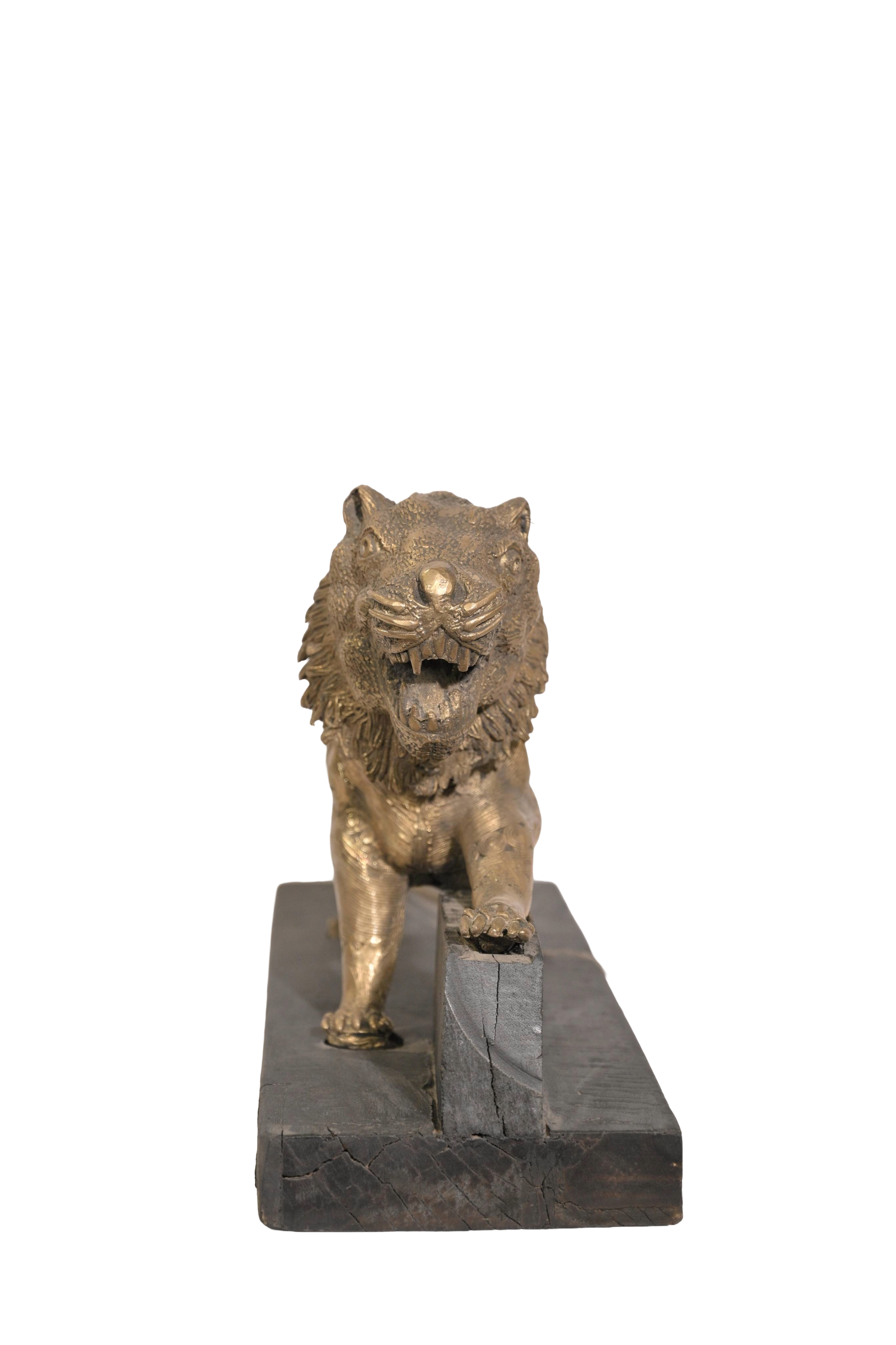 Heraldic Lion Decorative Figure