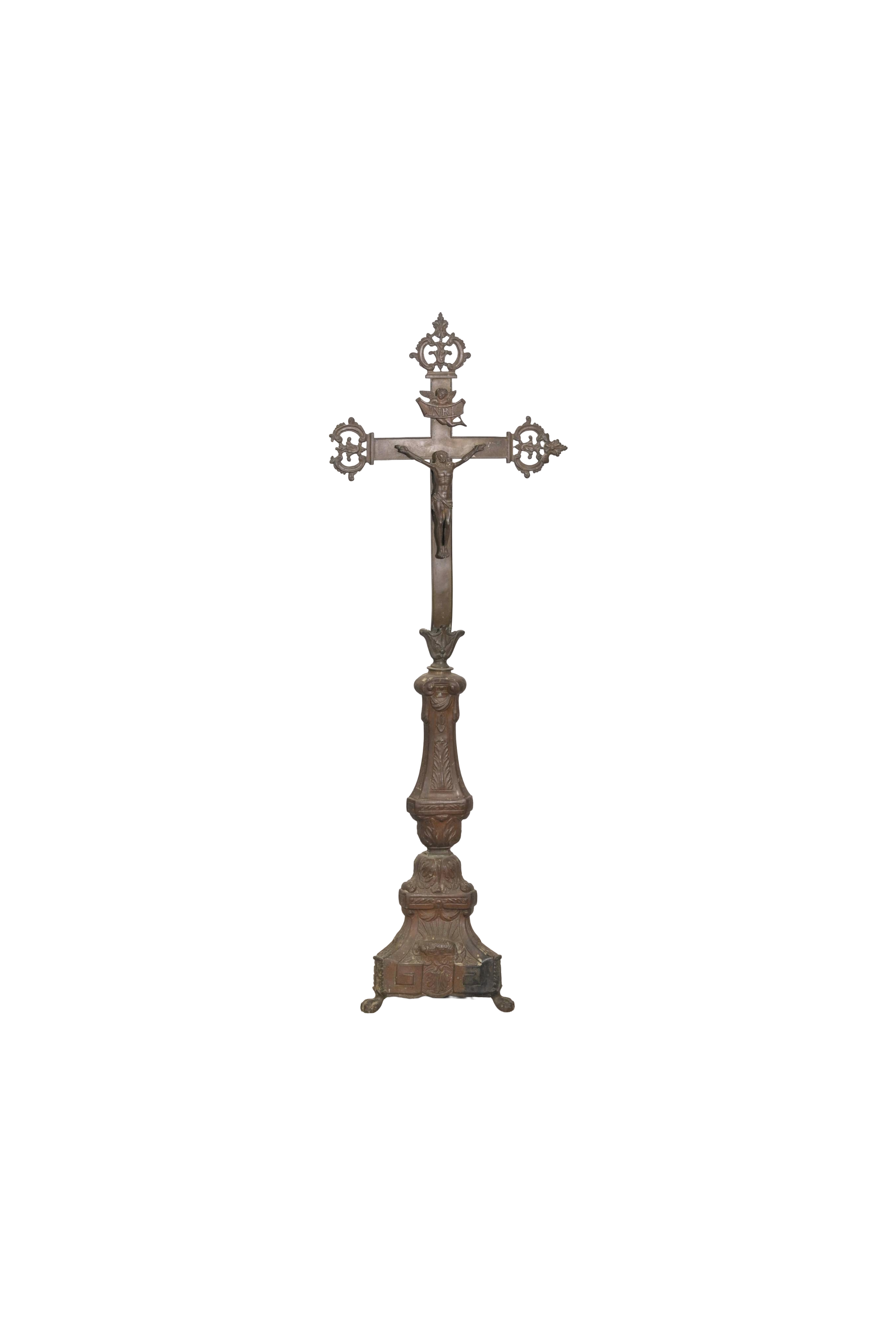 Grand Colonial Cross Pedestal