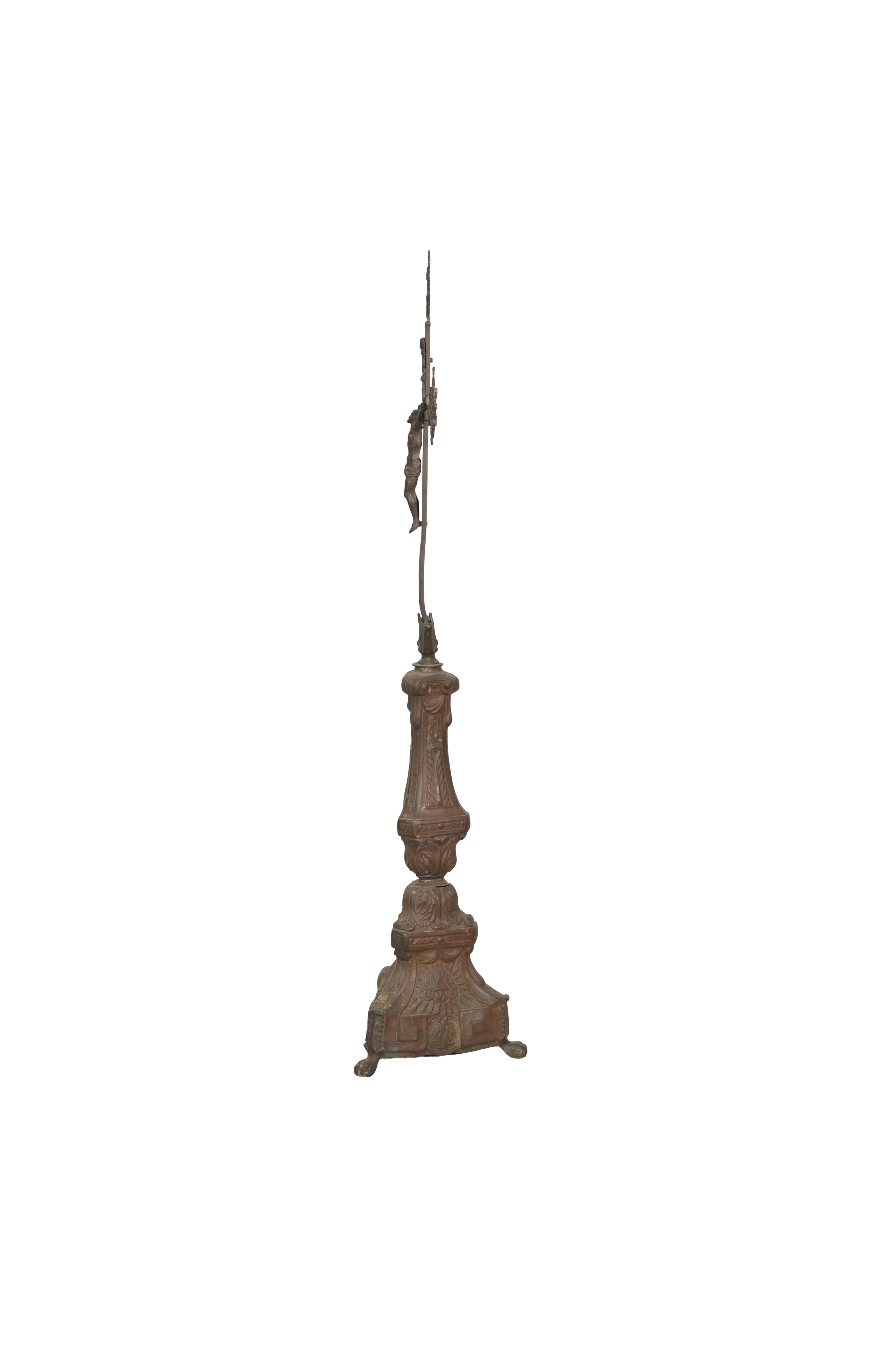 Grand Colonial Cross Pedestal