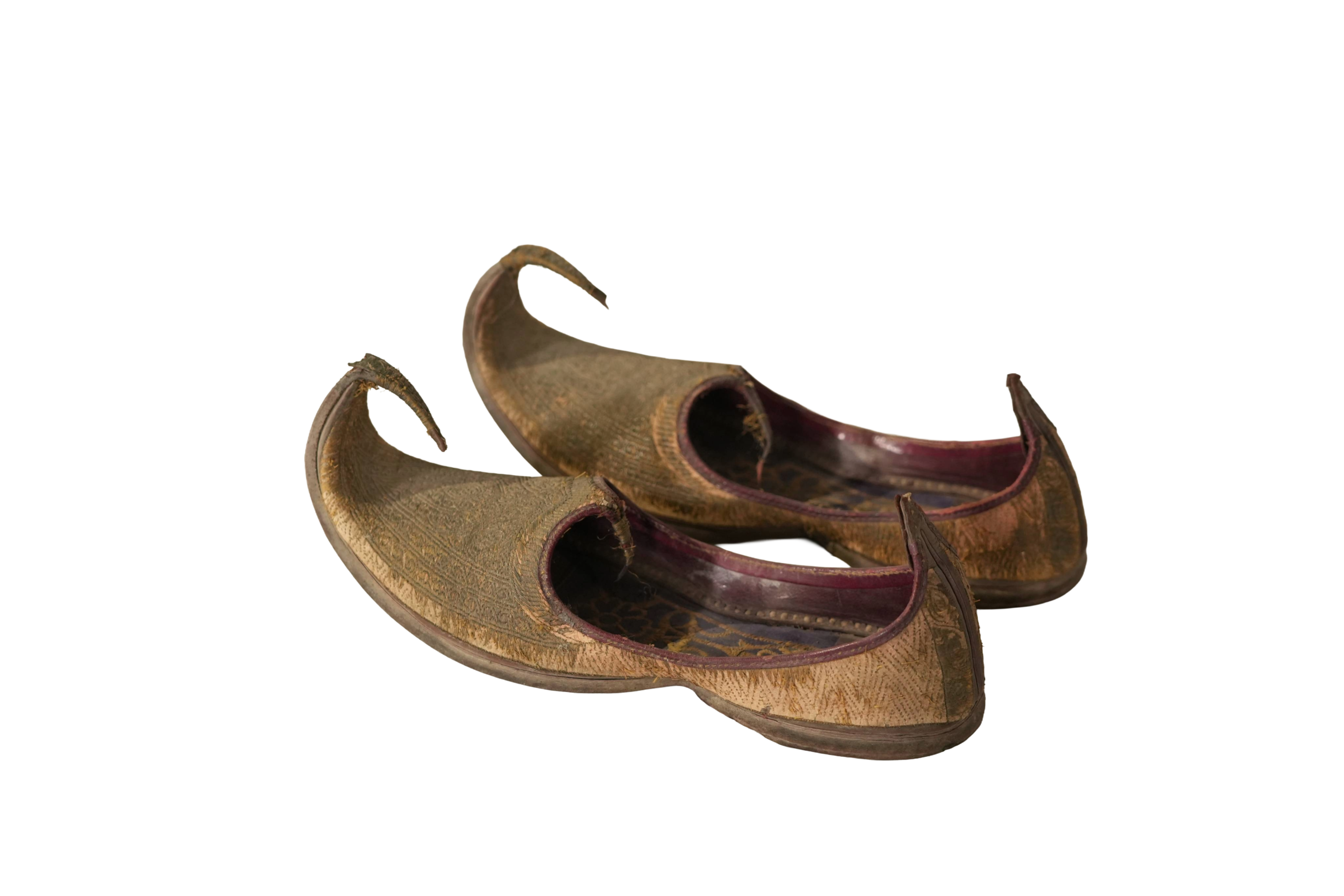 Royal Mughal Curved Mojari Footwear Display